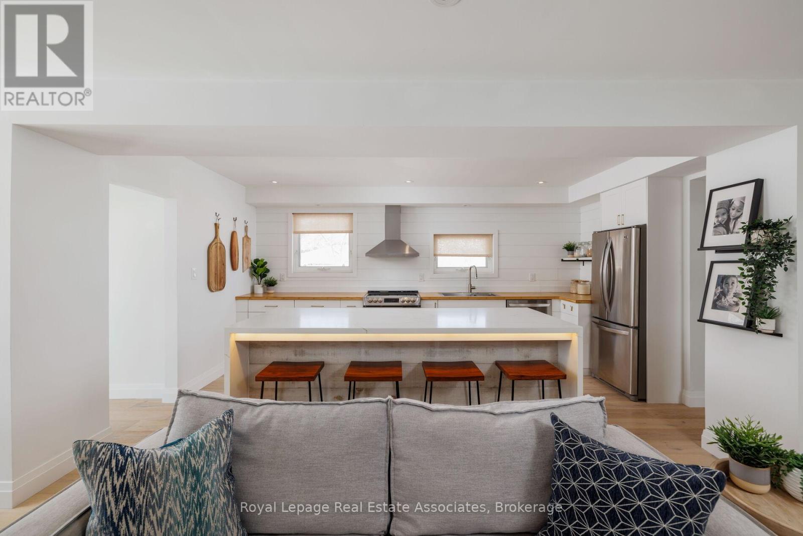 1898 Barsuda Drive, Mississauga, Ontario  L5J 1V5 - Photo 5 - W12833824