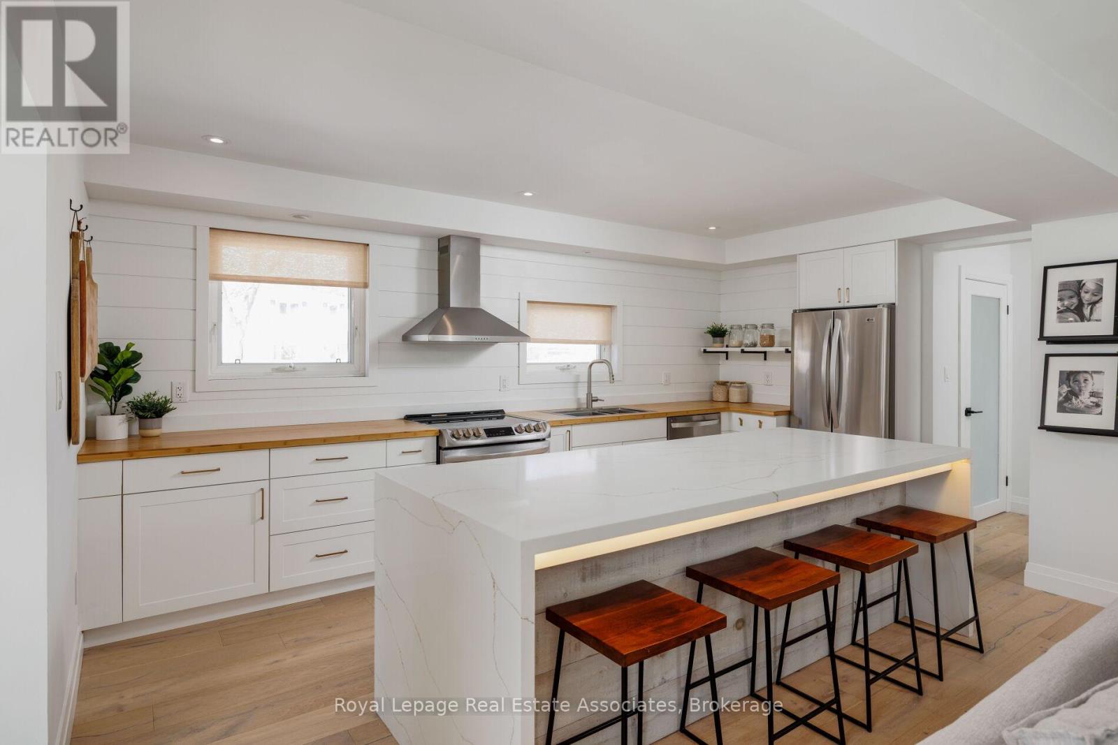 1898 Barsuda Drive, Mississauga, Ontario  L5J 1V5 - Photo 6 - W12833824