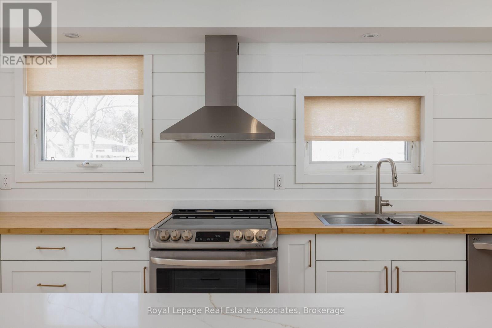 1898 Barsuda Drive, Mississauga, Ontario  L5J 1V5 - Photo 7 - W12833824