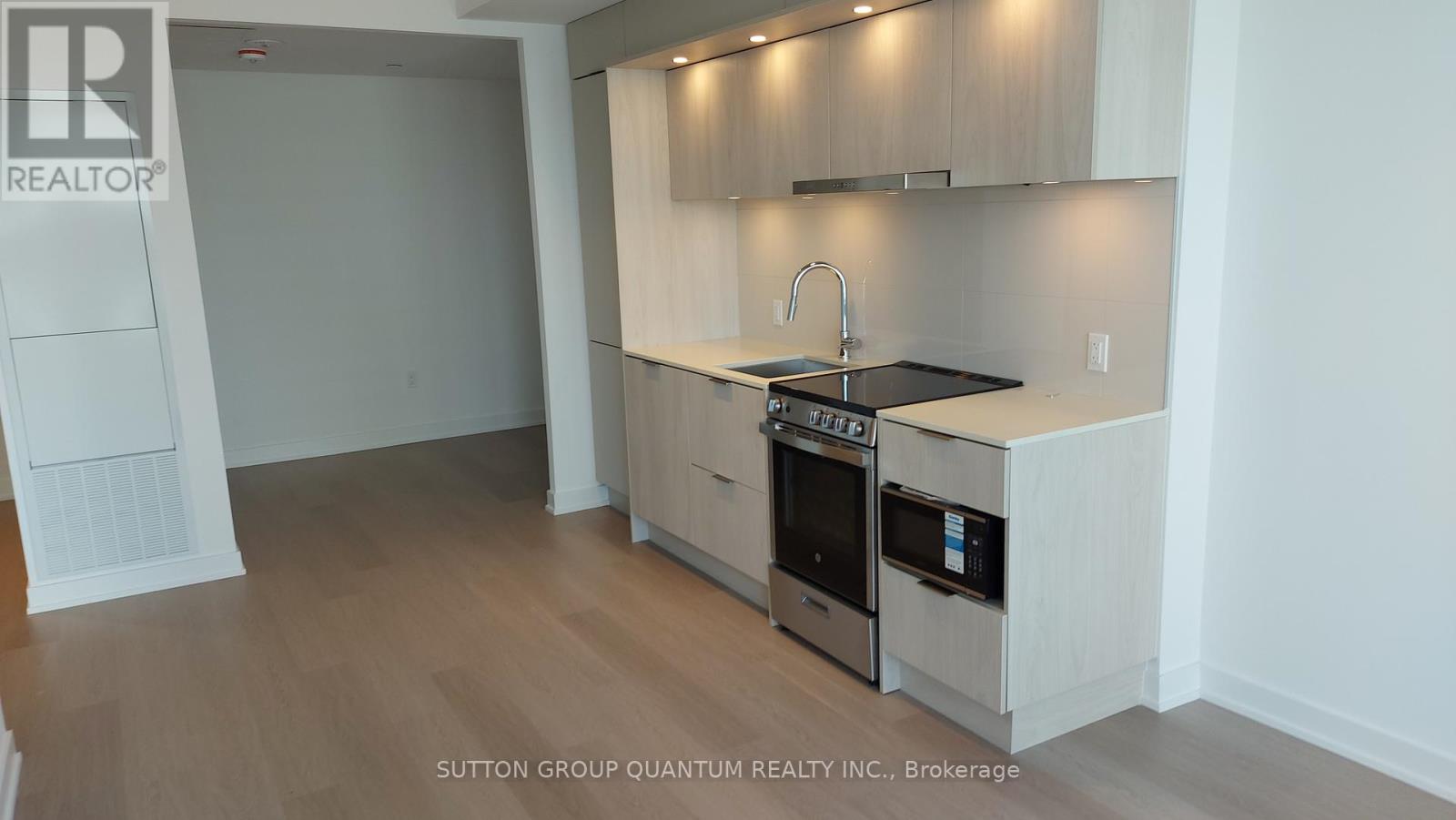 2607 - 448 Burnhamthorpe Road W, Mississauga, Ontario  L5B 0R4 - Photo 7 - W12833838