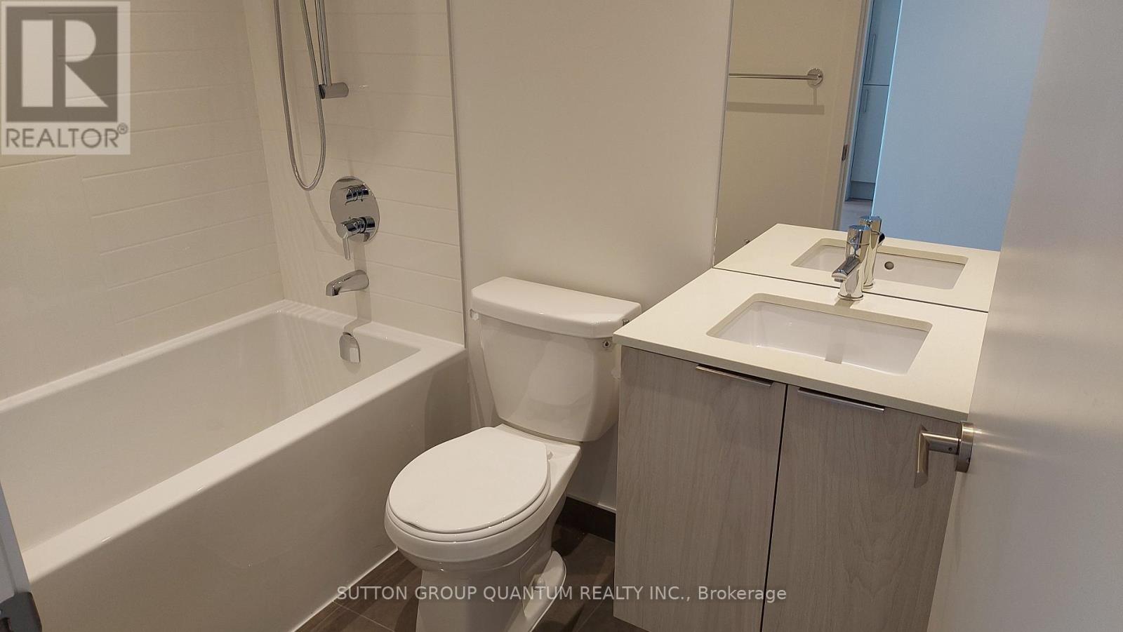 2607 - 448 Burnhamthorpe Road W, Mississauga, Ontario  L5B 0R4 - Photo 9 - W12833838