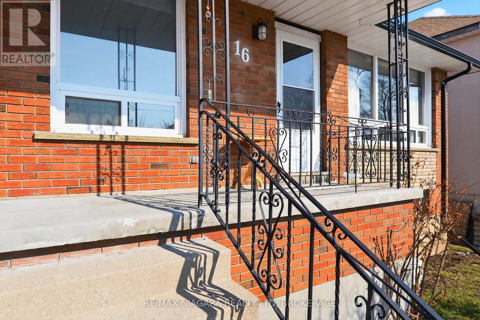 16 Cross Street, Port Colborne (Killaly East), Ontario  L3K 1K9 - Photo 3 - X12833546