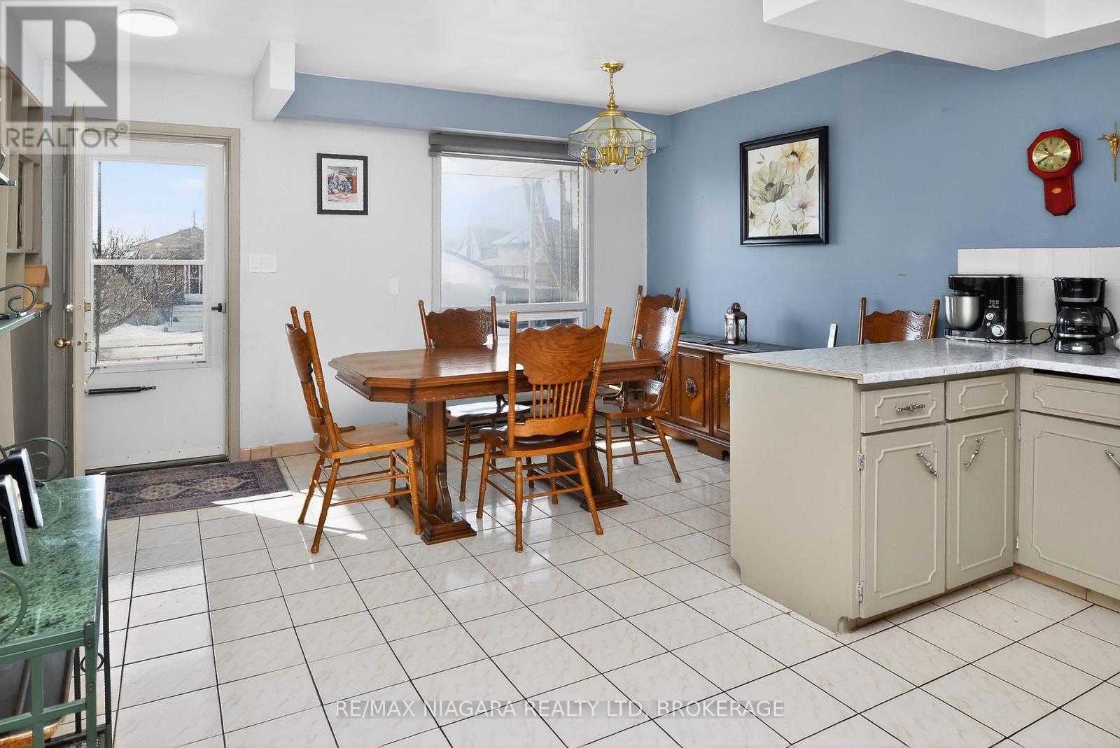 16 Cross Street, Port Colborne (Killaly East), Ontario  L3K 1K9 - Photo 4 - X12833546