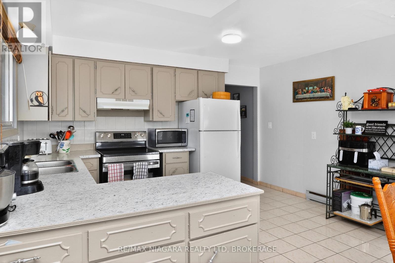 16 Cross Street, Port Colborne (Killaly East), Ontario  L3K 1K9 - Photo 6 - X12833546