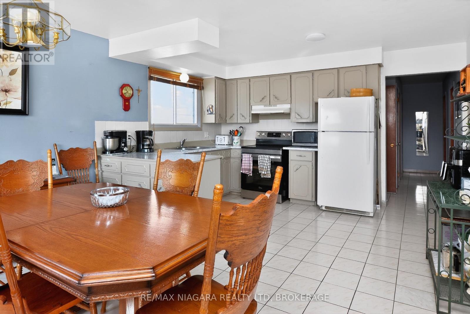 16 Cross Street, Port Colborne (Killaly East), Ontario  L3K 1K9 - Photo 9 - X12833546