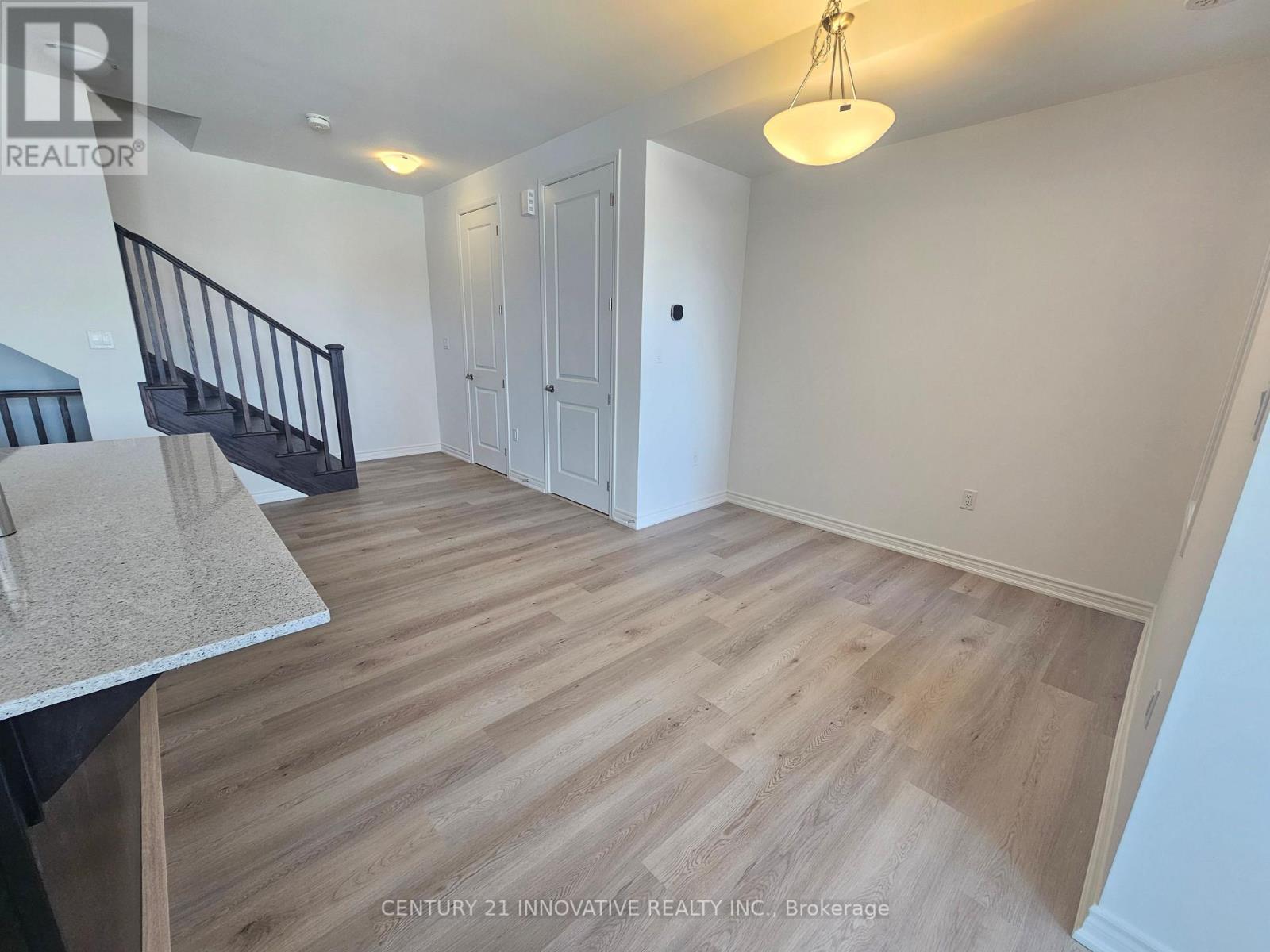 82 Yorkshire Drive, Barrie, Ontario  L9J 1B5 - Photo 3 - S12833322