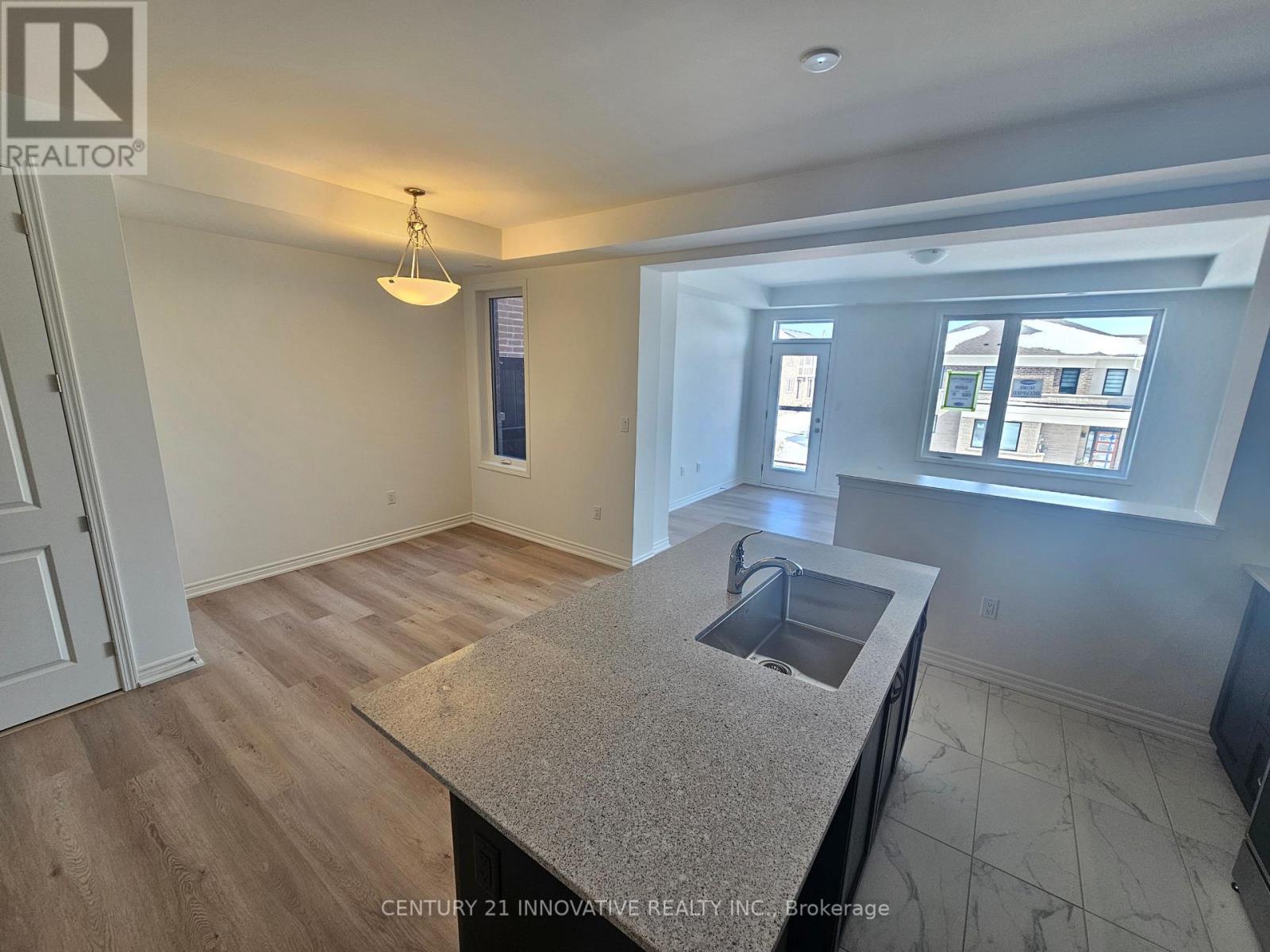 82 Yorkshire Drive, Barrie, Ontario  L9J 1B5 - Photo 4 - S12833322