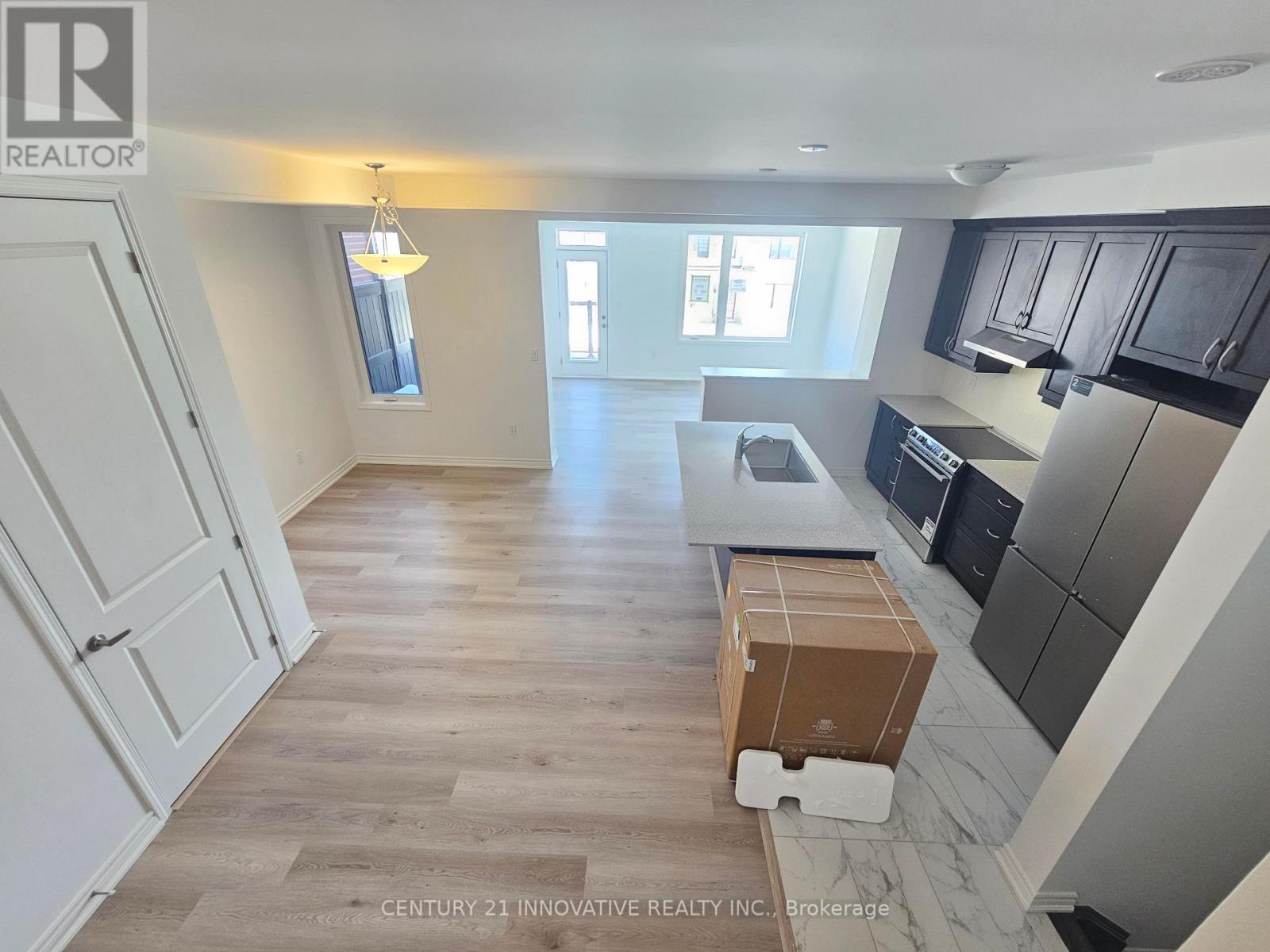 82 Yorkshire Drive, Barrie, Ontario  L9J 1B5 - Photo 5 - S12833322