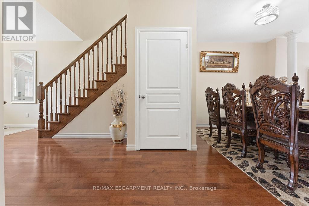 67 Bellroyal Crescent, Hamilton, Ontario  L8J 0E7 - Photo 11 - X12833520