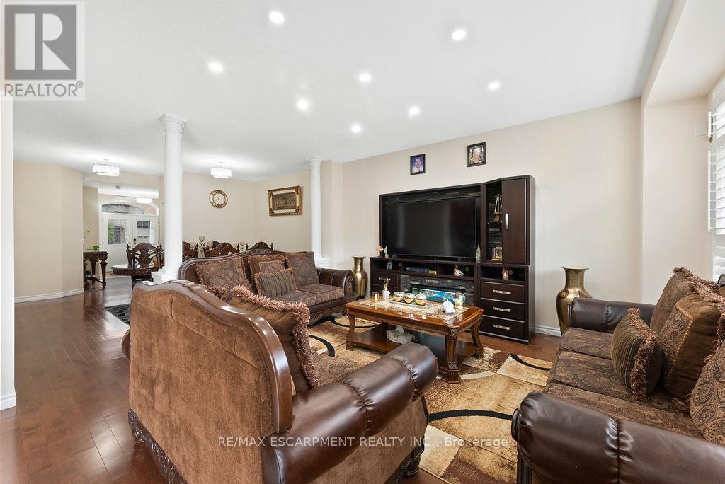 67 Bellroyal Crescent, Hamilton, Ontario  L8J 0E7 - Photo 17 - X12833520