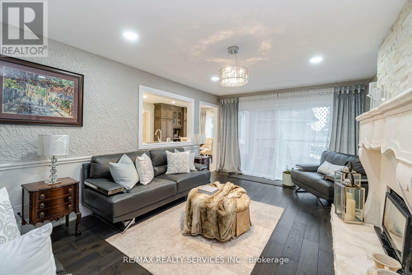 15 Pine Ridge Lane, Brampton, Ontario  L6W 1G6 - Photo 13 - W12822192