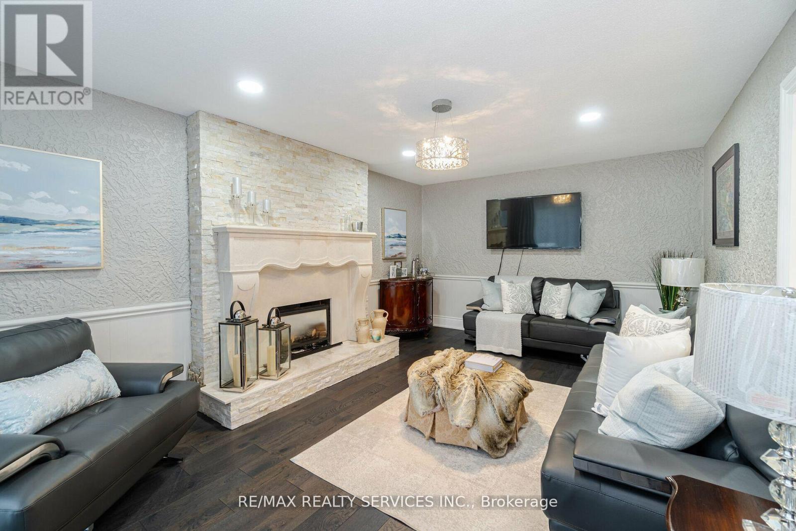 15 Pine Ridge Lane, Brampton, Ontario  L6W 1G6 - Photo 14 - W12822192