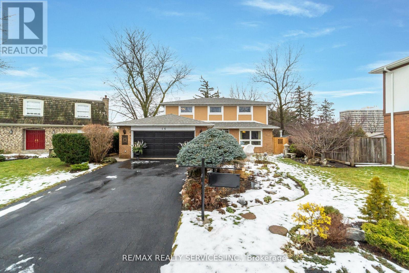 15 Pine Ridge Lane, Brampton, Ontario  L6W 1G6 - Photo 2 - W12822192