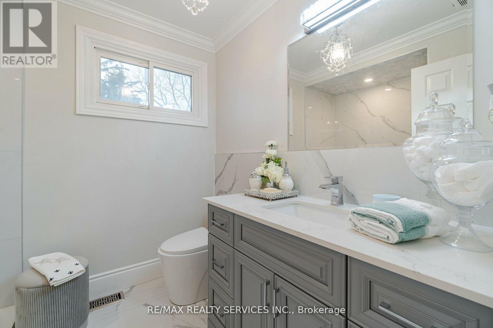 15 Pine Ridge Lane, Brampton, Ontario  L6W 1G6 - Photo 22 - W12822192