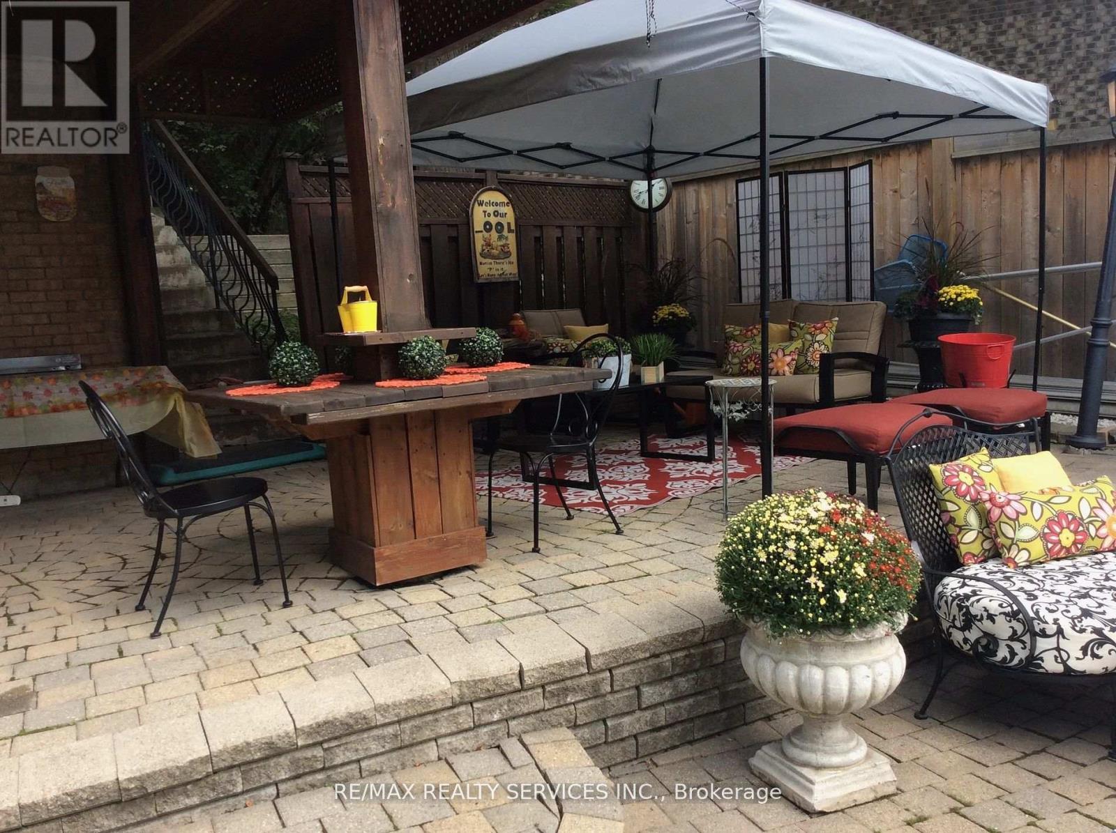 15 Pine Ridge Lane, Brampton, Ontario  L6W 1G6 - Photo 38 - W12822192