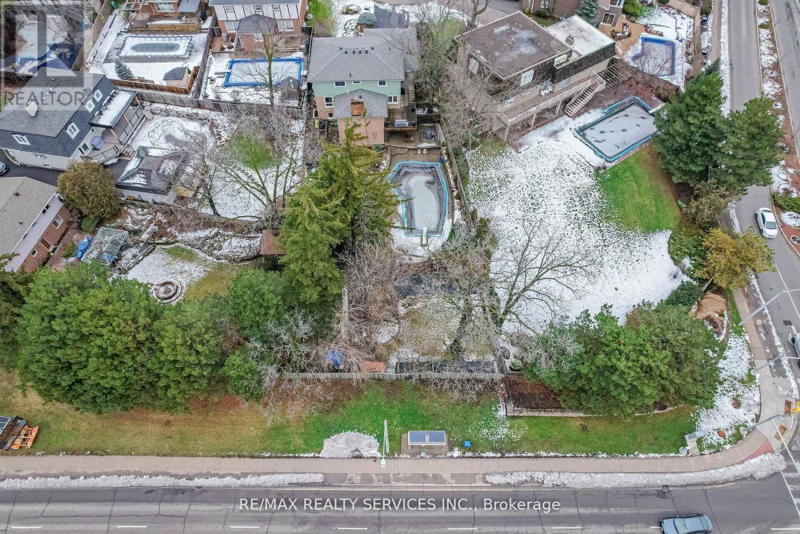 15 Pine Ridge Lane, Brampton, Ontario  L6W 1G6 - Photo 35 - W12822192