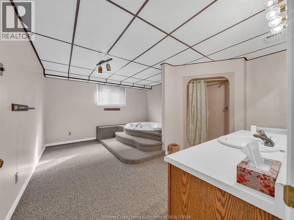 1632 Elmwood, Lakeshore, Ontario N0R 1A0 - Photo 39 - 26004300