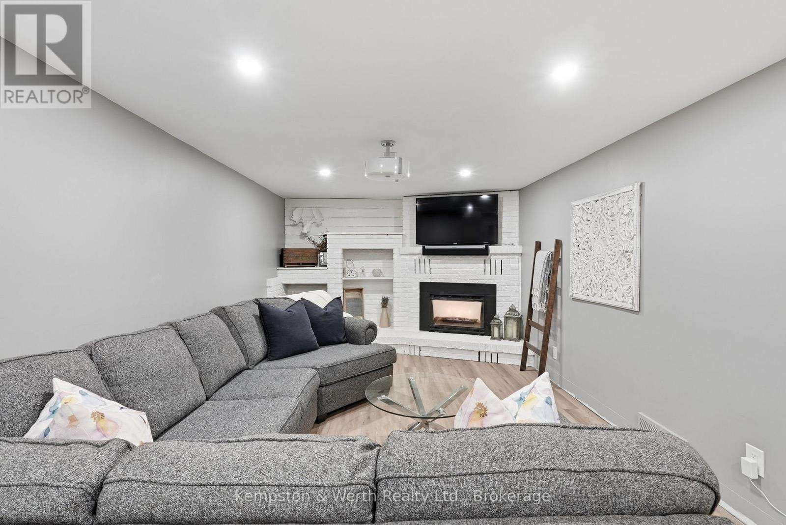 727 Palace Street E, North Perth, Ontario  N4W 2R8 - Photo 31 - X12833914