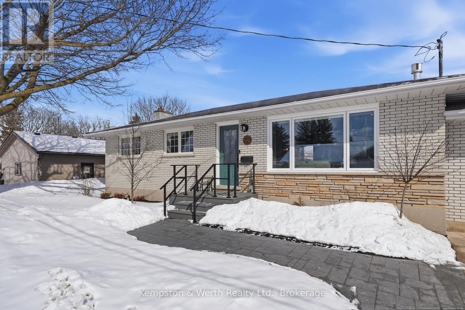 727 Palace Street E, North Perth, Ontario  N4W 2R8 - Photo 4 - X12833914
