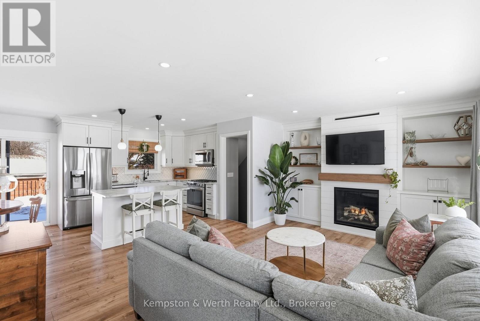 727 Palace Street E, North Perth, Ontario  N4W 2R8 - Photo 6 - X12833914