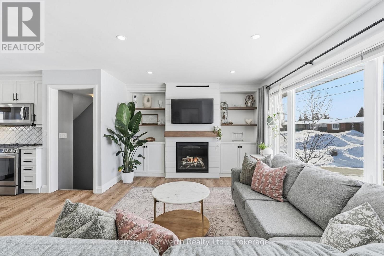 727 Palace Street E, North Perth, Ontario  N4W 2R8 - Photo 7 - X12833914