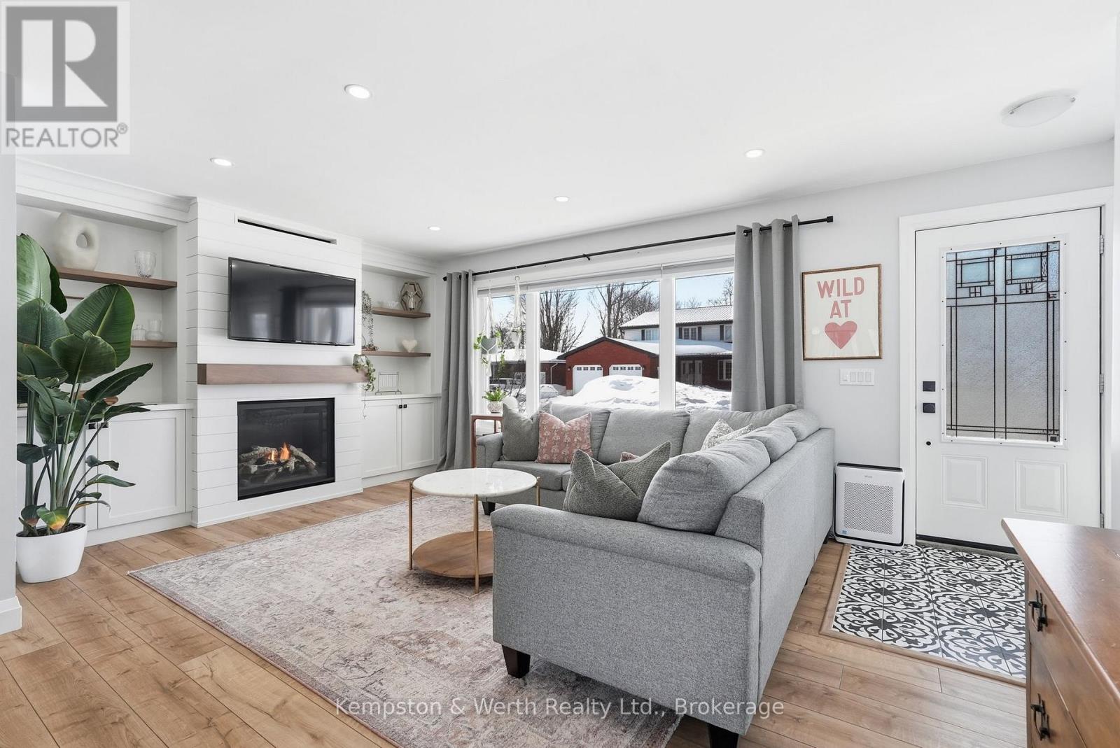 727 Palace Street E, North Perth, Ontario  N4W 2R8 - Photo 8 - X12833914