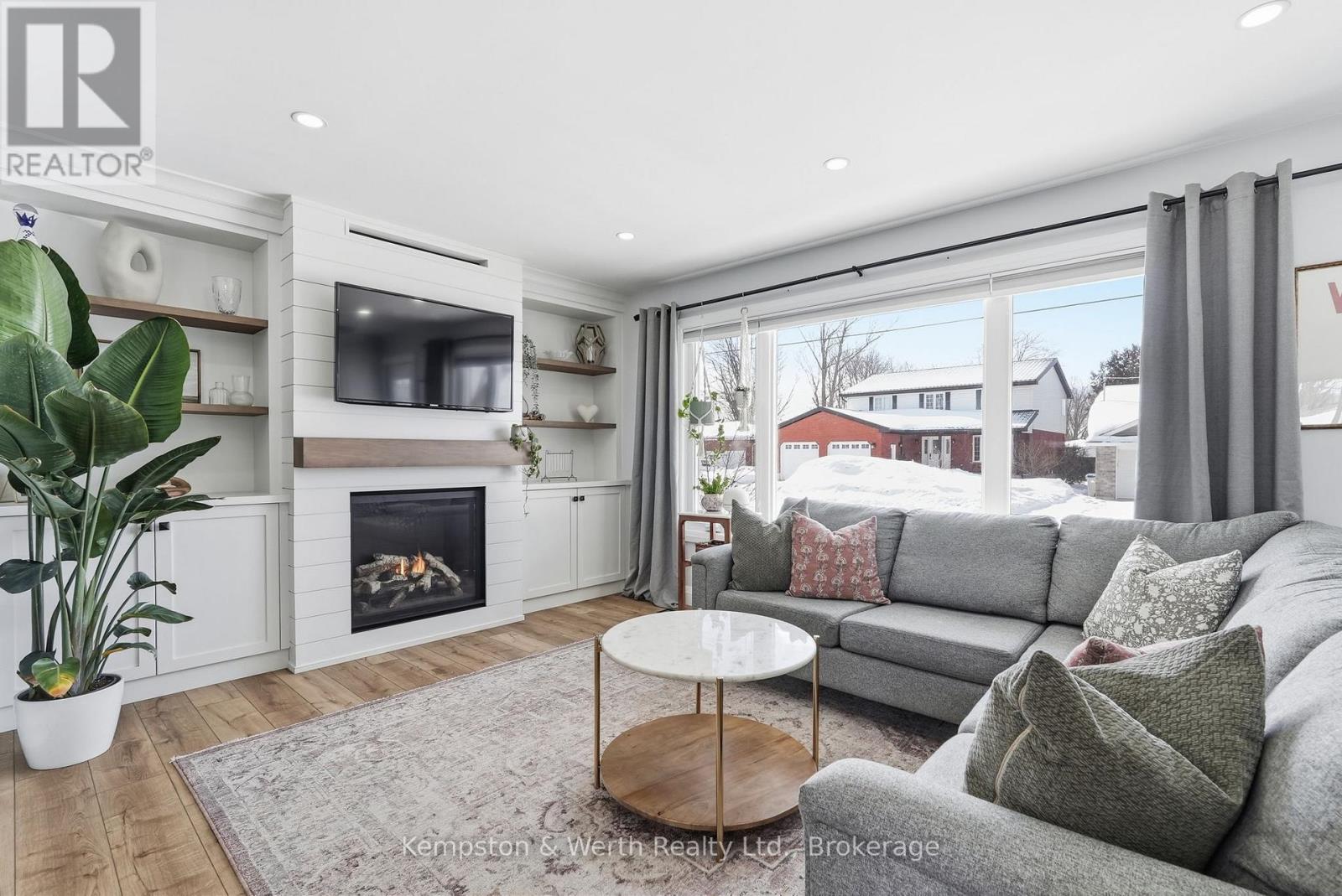 727 Palace Street E, North Perth, Ontario  N4W 2R8 - Photo 9 - X12833914