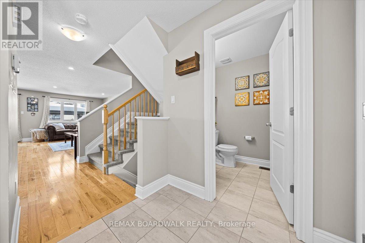 2424 Marble Crescent, Clarence-Rockland, Ontario  K4K 1P6 - Photo 5 - X12833904