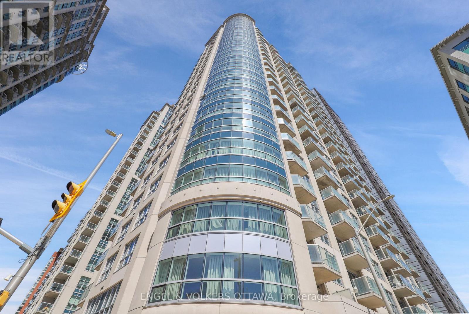 202 - 195 Besserer Street, Ottawa, Ontario  K1N 0B6 - Photo 2 - X12834088