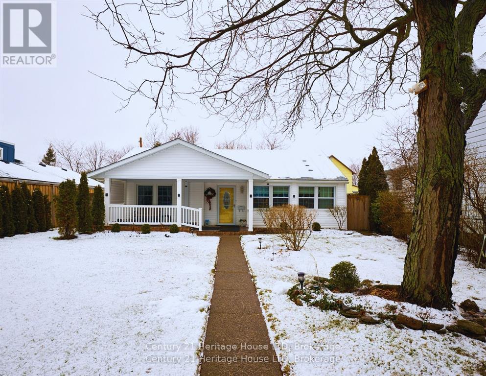 662 Lakeshore Road, Fort Erie (Lakeshore), Ontario  L2A 1B9 - Photo 1 - X12833880