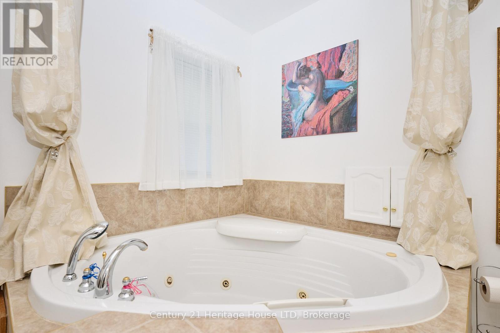 662 Lakeshore Road, Fort Erie (Lakeshore), Ontario  L2A 1B9 - Photo 28 - X12833880