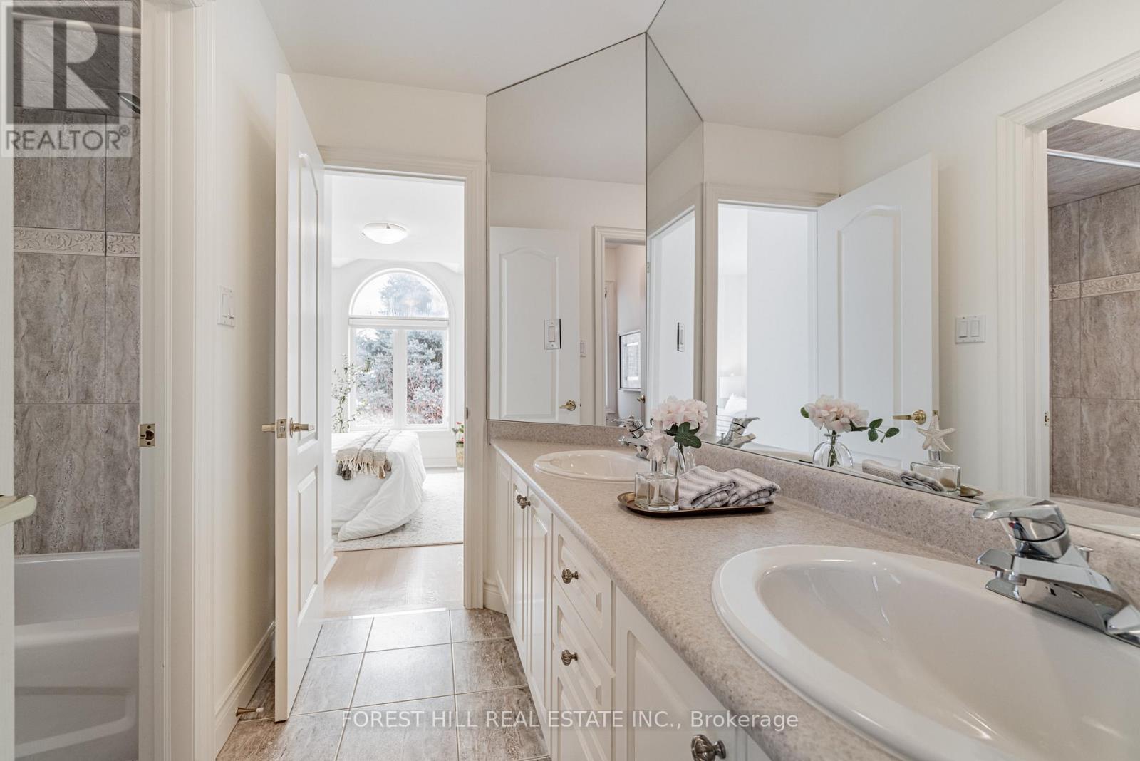 16 Northwood Drive, Toronto, Ontario  M2M 2J8 - Photo 31 - C12766286