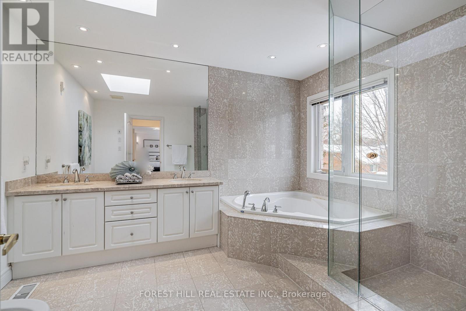 16 Northwood Drive, Toronto, Ontario  M2M 2J8 - Photo 27 - C12766286