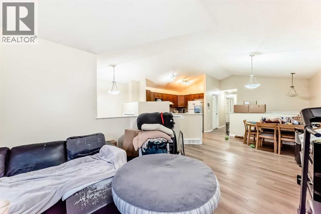 10 Saddlebrook Gardens Ne, Calgary, Alberta  T3J 5M6 - Photo 9 - A2260453