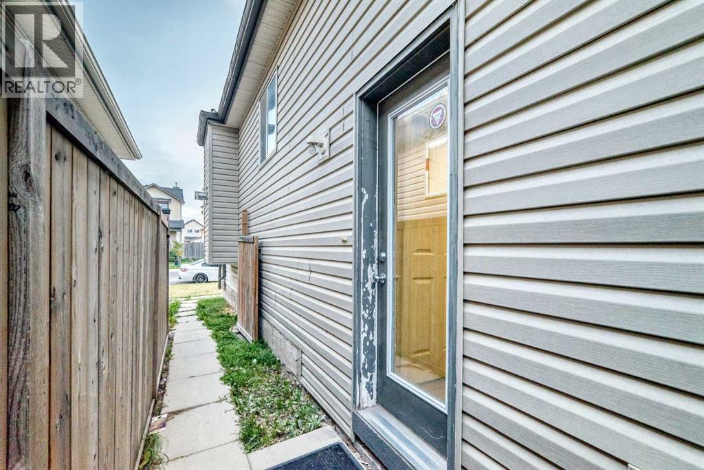 10 Saddlebrook Gardens Ne, Calgary, Alberta  T3J 5M6 - Photo 6 - A2260453