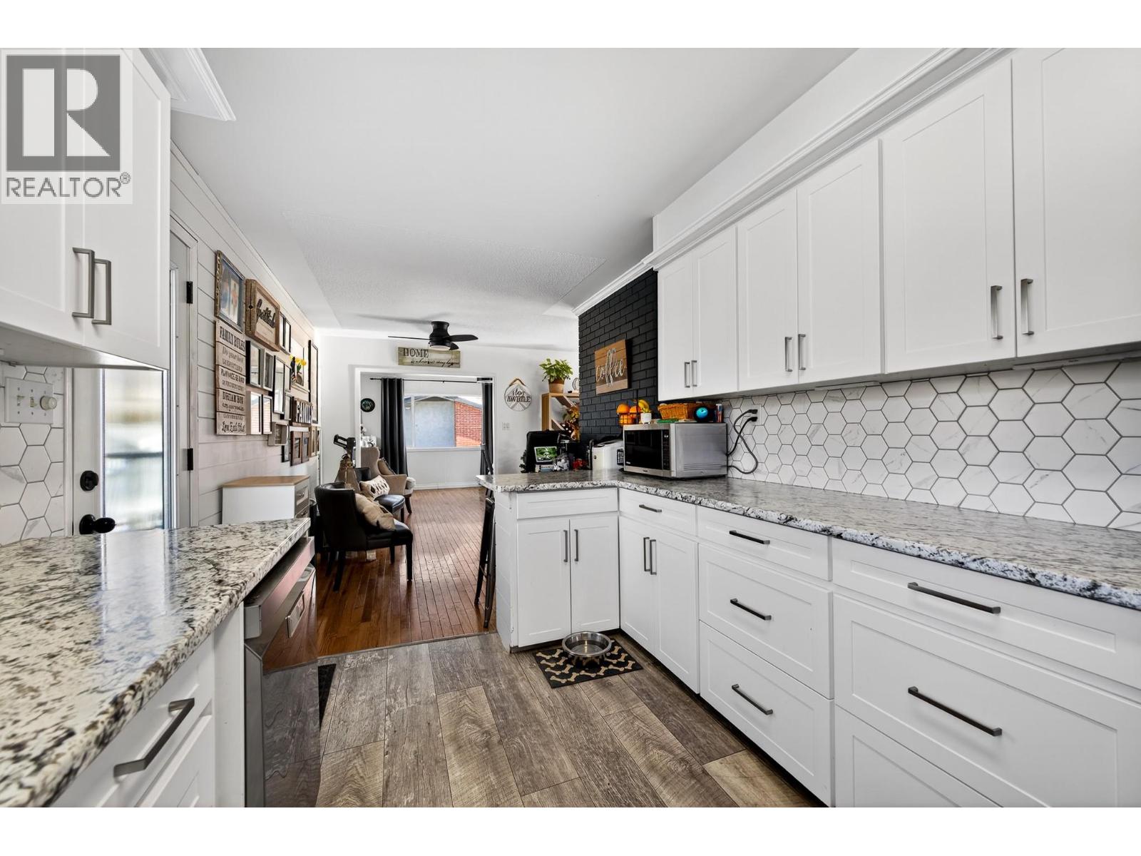 1886 Valleyview Drive, Kamloops, British Columbia  V2C 4B9 - Photo 8 - 10375991