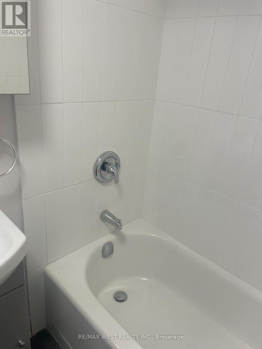 Main Floor - 57 Nassau Street, Toronto (Kensington-Chinatown), Ontario  M5T 1M3 - Photo 20 - C12833900