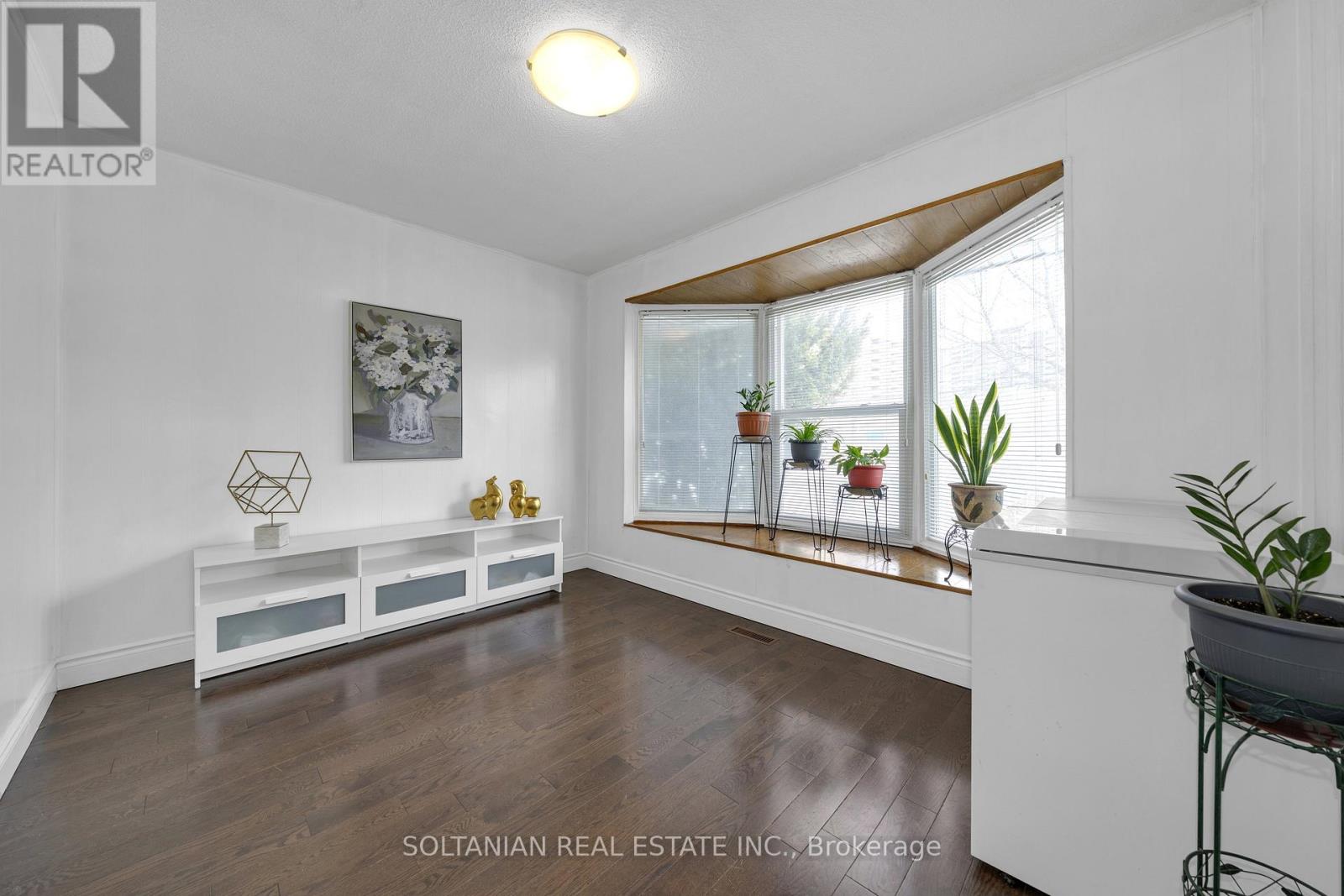 158 Hilda Avenue, Toronto (Newtonbrook West), Ontario  M2M 1V9 - Photo 14 - C12833968