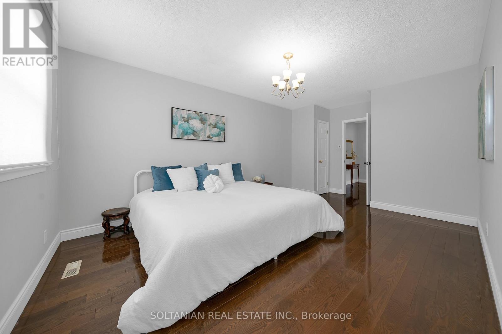 158 Hilda Avenue, Toronto (Newtonbrook West), Ontario  M2M 1V9 - Photo 17 - C12833968