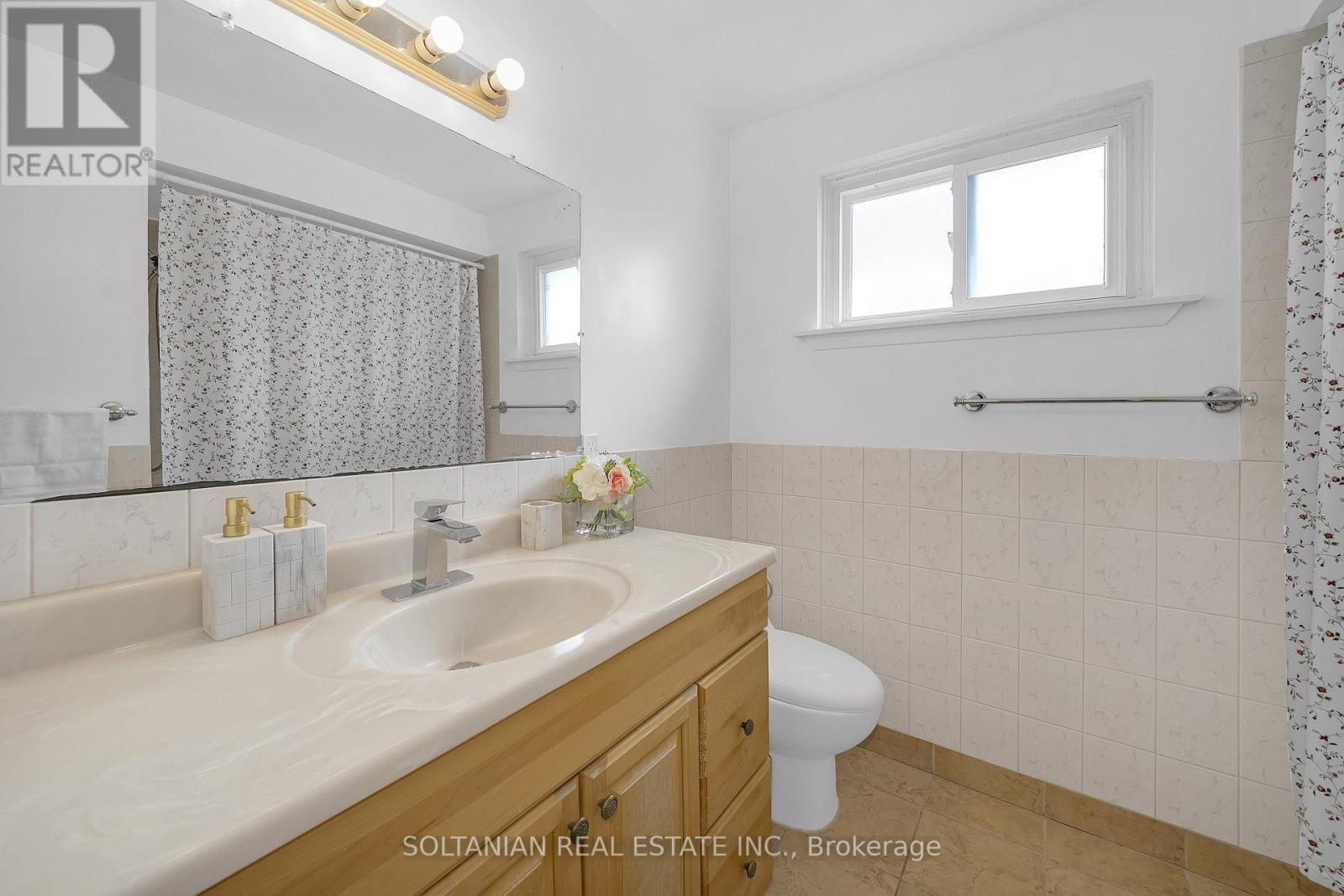 158 Hilda Avenue, Toronto (Newtonbrook West), Ontario  M2M 1V9 - Photo 25 - C12833968