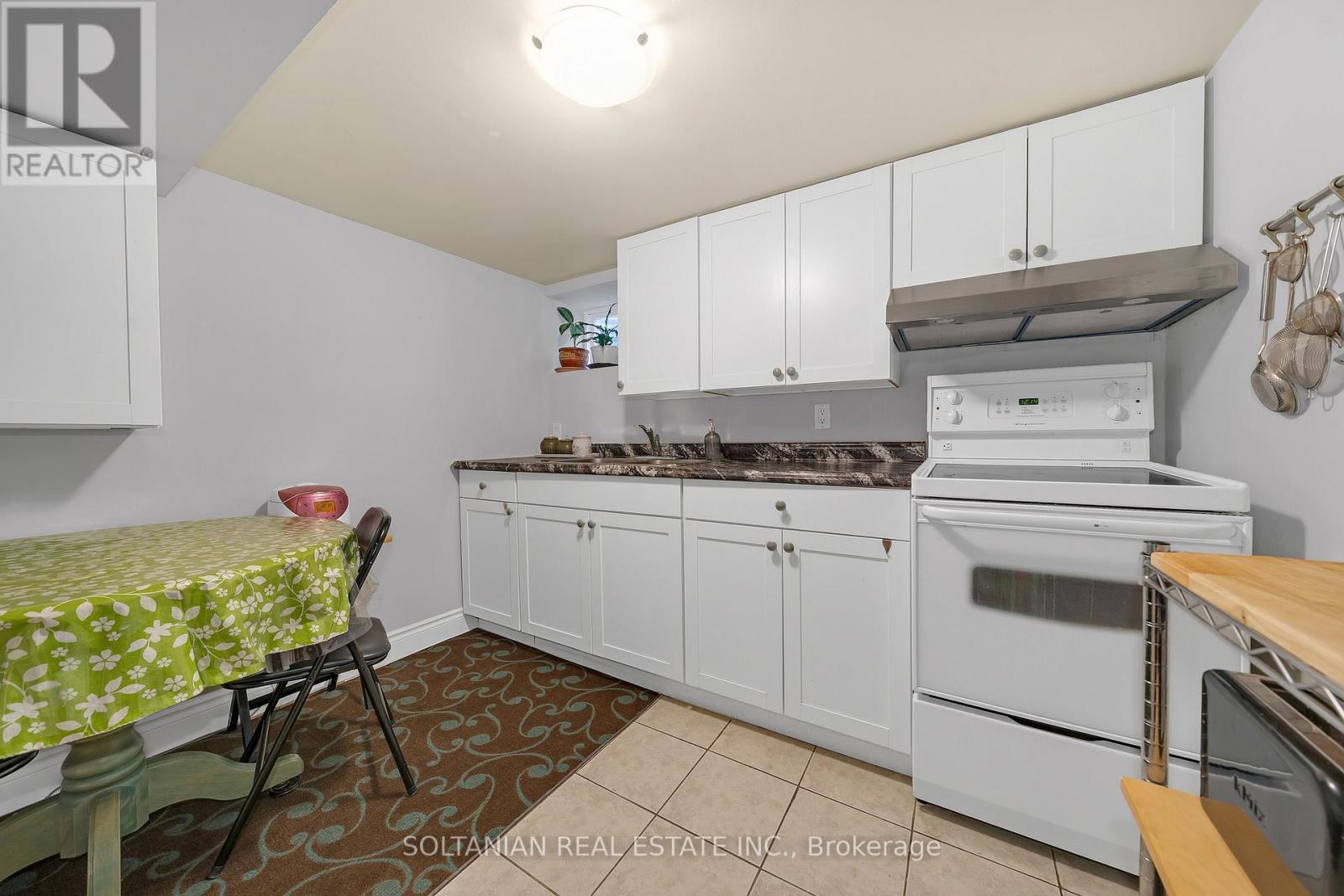 158 Hilda Avenue, Toronto (Newtonbrook West), Ontario  M2M 1V9 - Photo 37 - C12833968