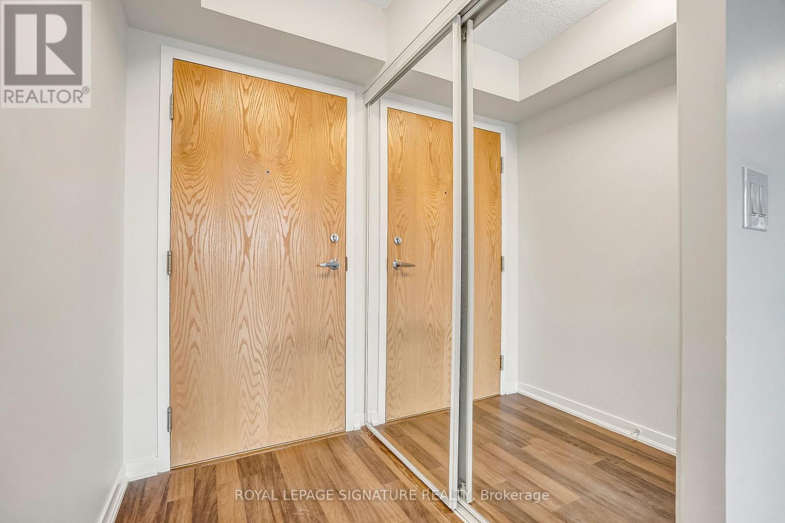 507 - 38 Joe Shuster Way, Toronto, Ontario  M6K 0A5 - Photo 4 - C12833998