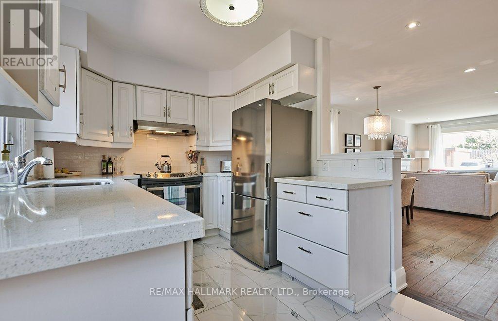 10 Elm Road, Toronto, Ontario  M5M 3T2 - Photo 8 - C12834096