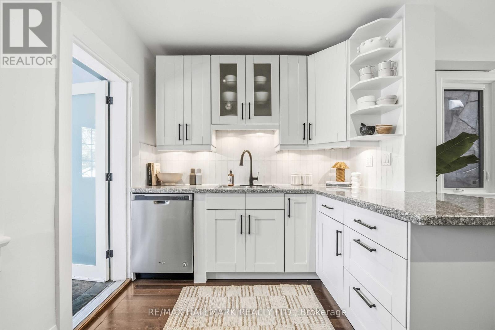 95 Chisholm Avenue, Toronto, Ontario  M4C 4V6 - Photo 11 - E12833966