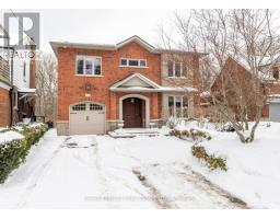 34 HILLSIDE DRIVE, Toronto, Ontario