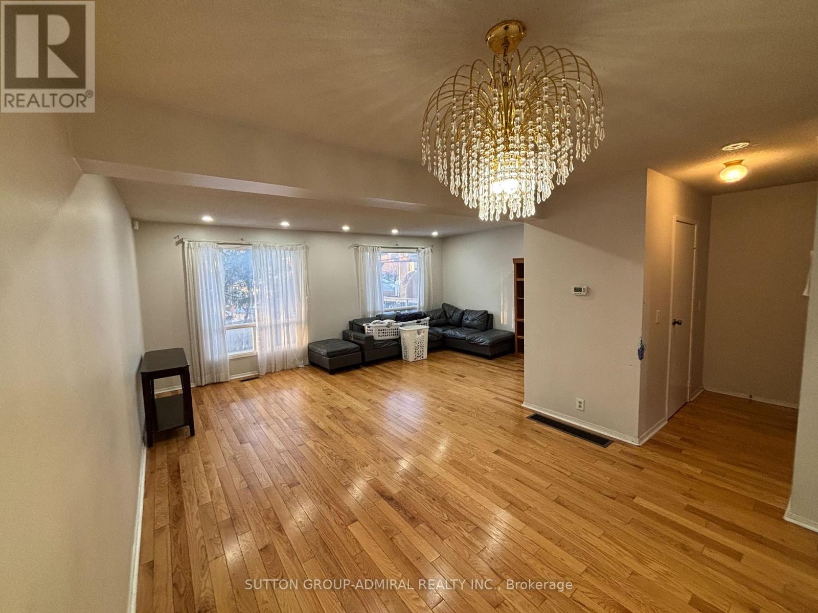 52 Dana Crescent, Vaughan (Crestwood-Springfarm-Yorkhill), Ontario  L4J 2R5 - Photo 5 - N12694084