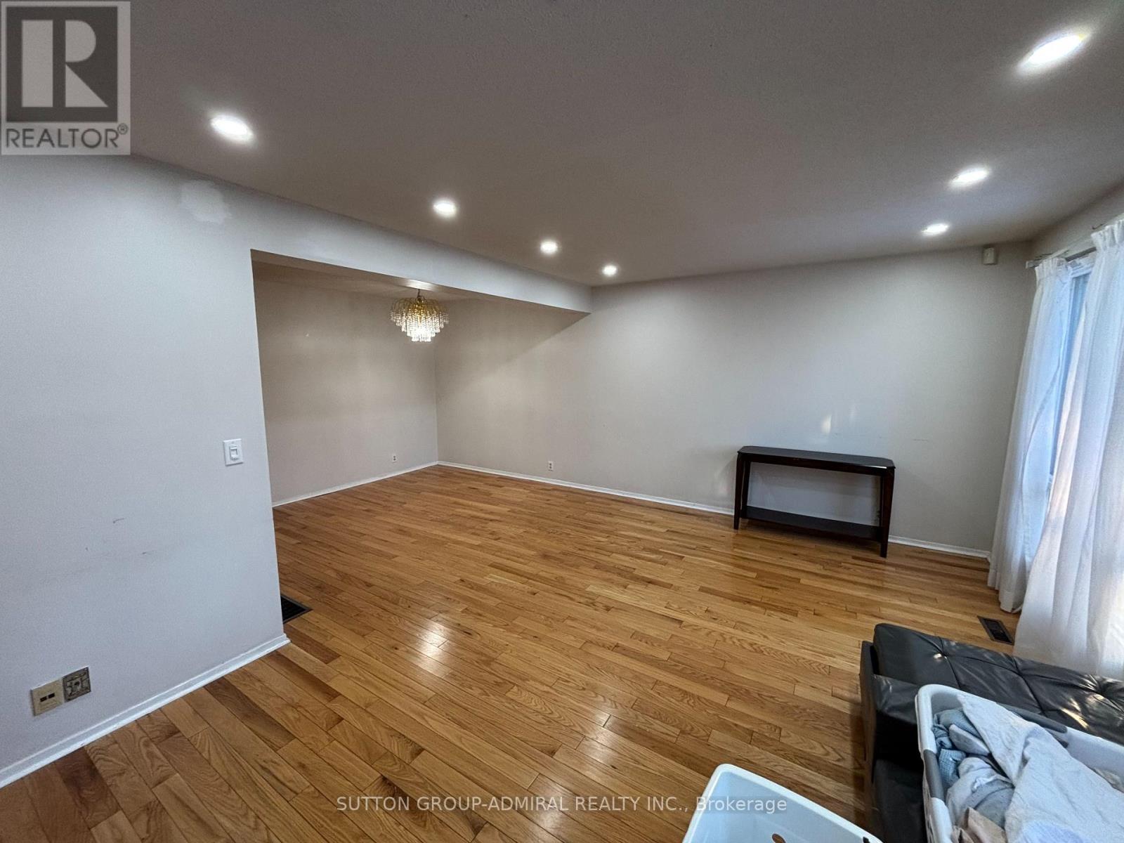 52 Dana Crescent, Vaughan (Crestwood-Springfarm-Yorkhill), Ontario  L4J 2R5 - Photo 8 - N12694084