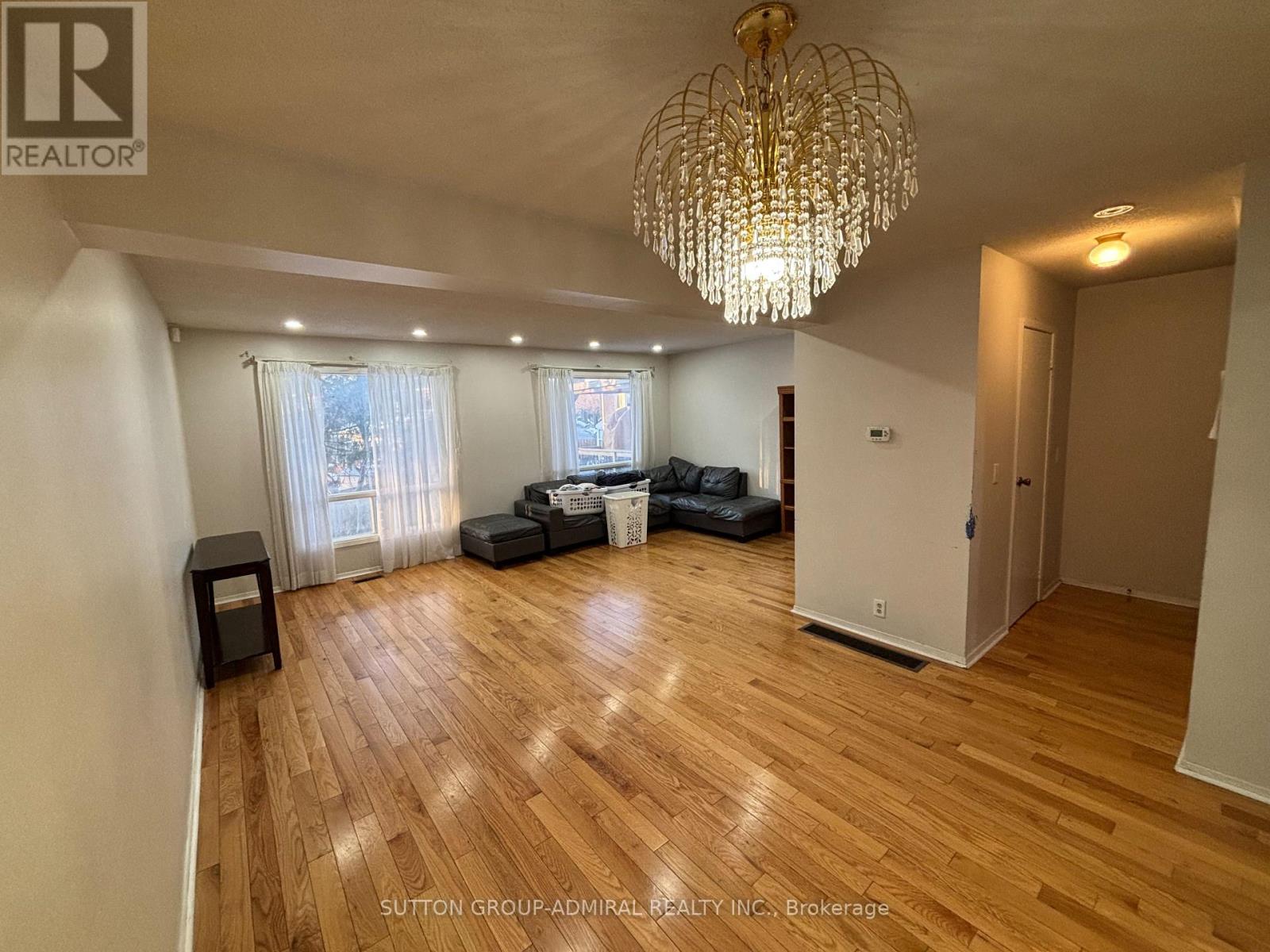 52 Dana Crescent, Vaughan (Crestwood-Springfarm-Yorkhill), Ontario  L4J 2R5 - Photo 4 - N12694084