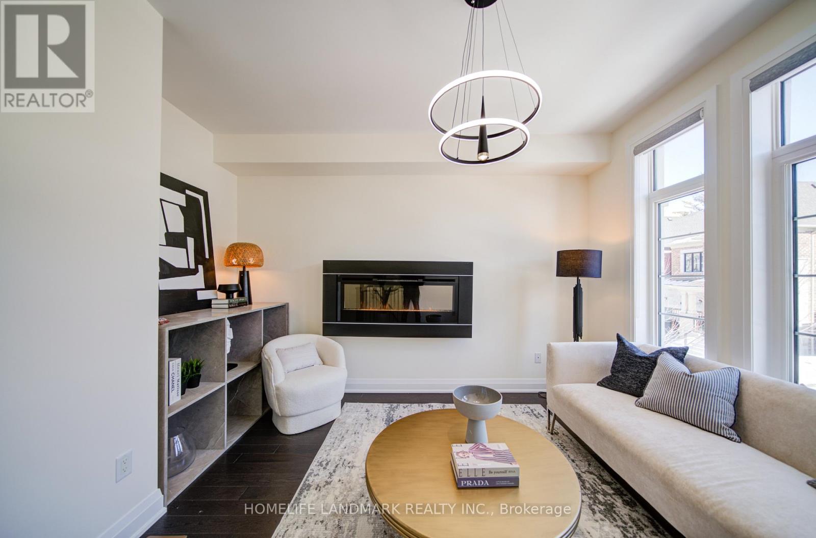 17 Duncombe Lane, Richmond Hill, Ontario  L4C 1C2 - Photo 4 - N12831196