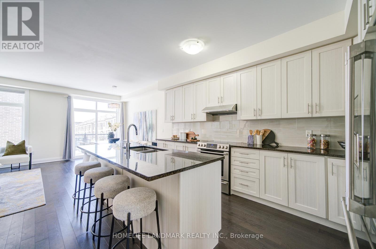 17 Duncombe Lane, Richmond Hill, Ontario  L4C 1C2 - Photo 9 - N12831196